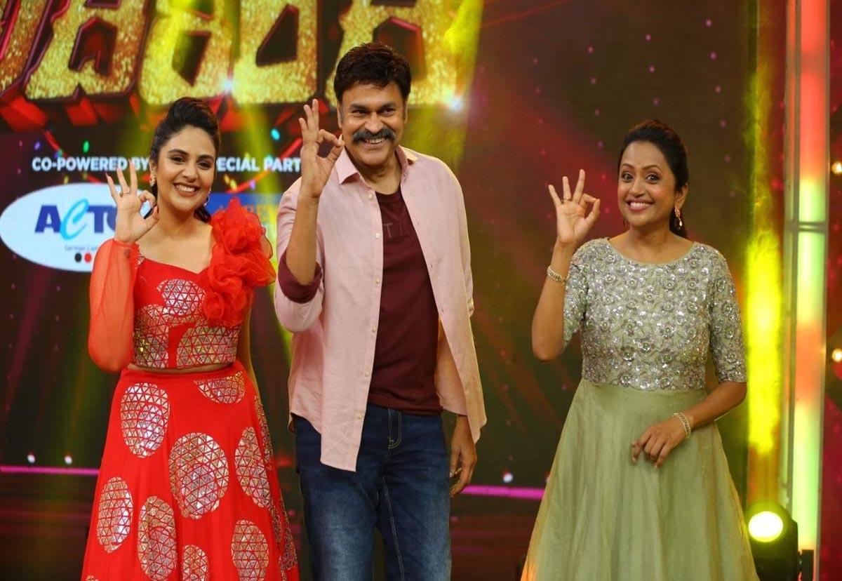 Anasuya, Rashmi vs Sree mukhi