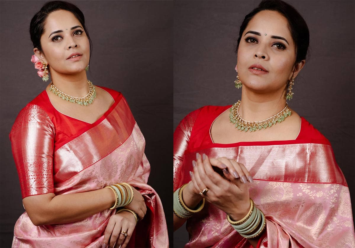 Anasuya sizzling in Kanchipattu saree