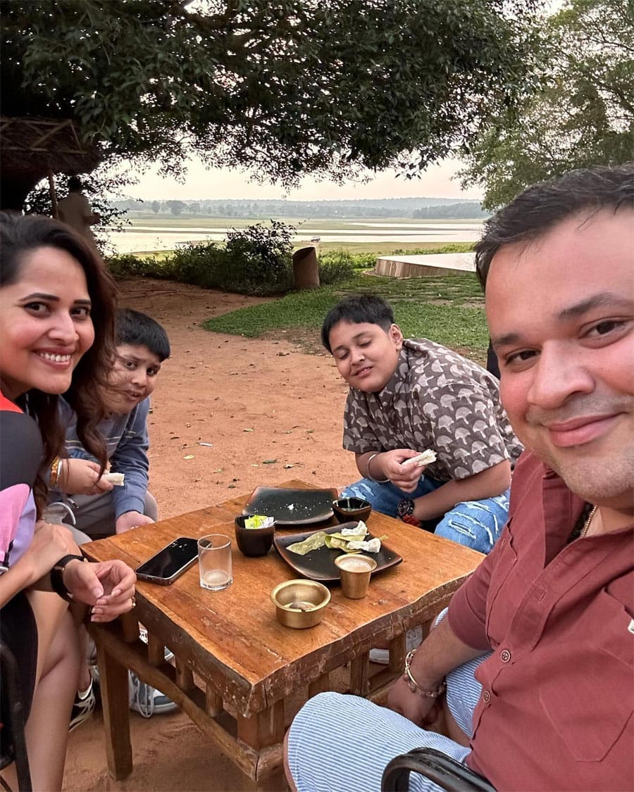  Anasuya spending time with family
