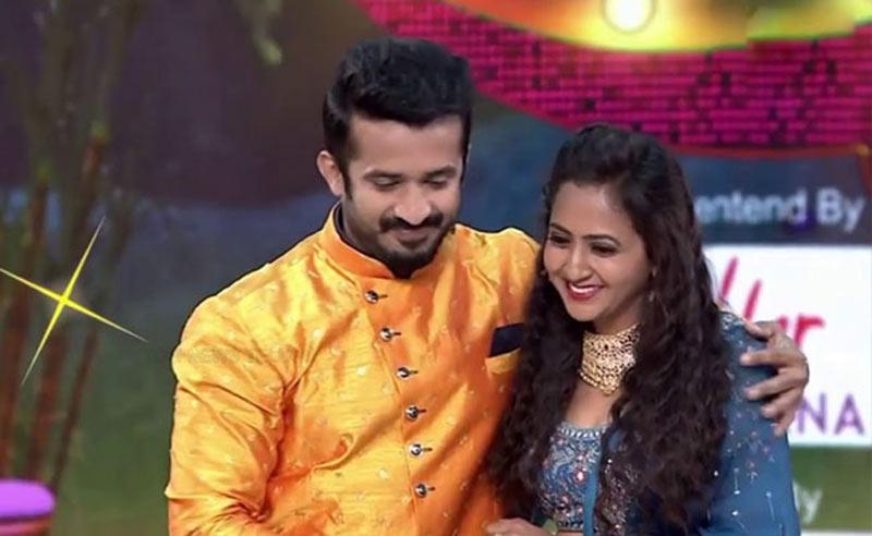 Anchor Lasya Reveals A Secret About Anchor Ravi