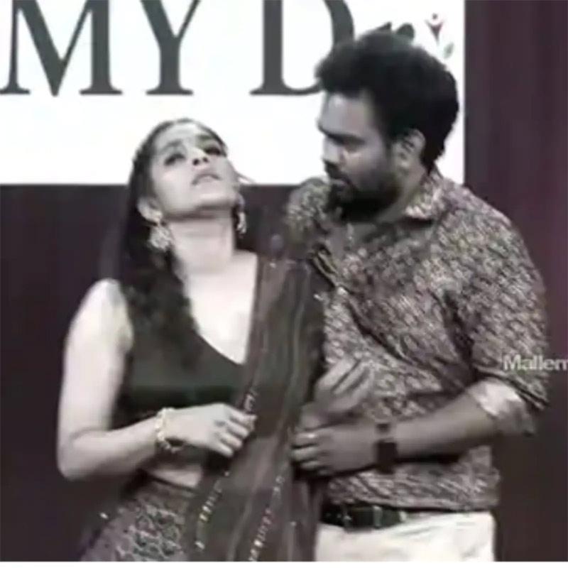Anchor Rashmi with fainted on stage