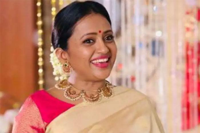 Anchor Suma sensational comments on anchor Anasuya