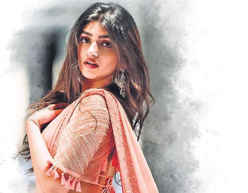 Aparichitudu in Heroine Sreeleela