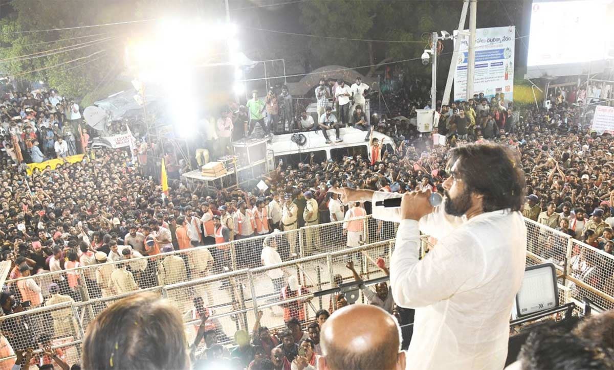 Apologize to my wife: Pawan Kalyan