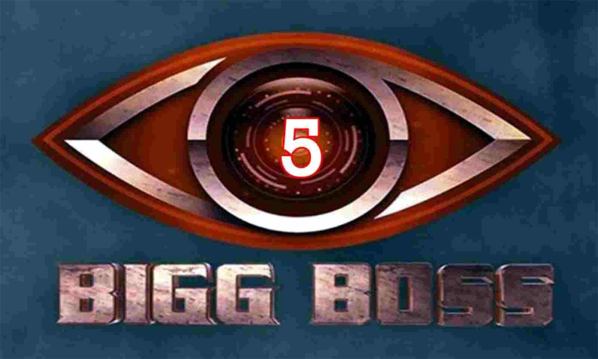 Ariyana Glory host By Bigg boss season 5
