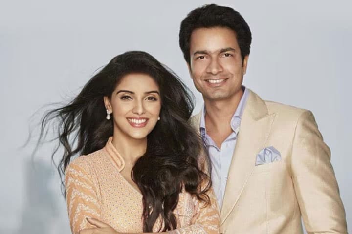 Asin wants to break up with her husband