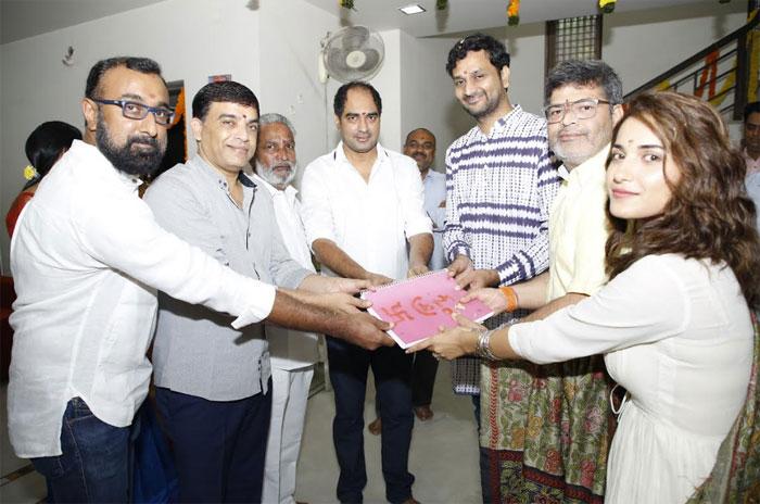 Avasarala Srinivas Turns Nootokka Jillala Andagadu