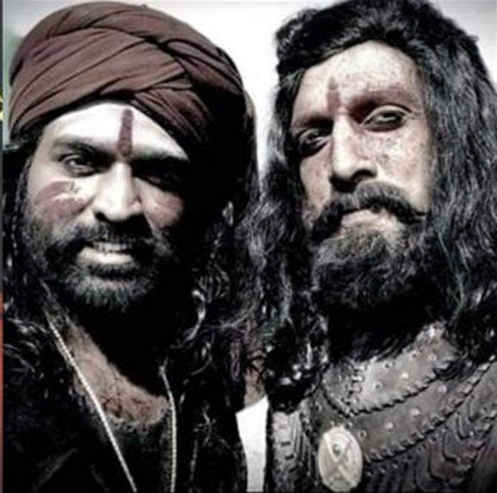 Avuku raju sudeep and Obayya Vijay sethupathi at Sye Raa sets