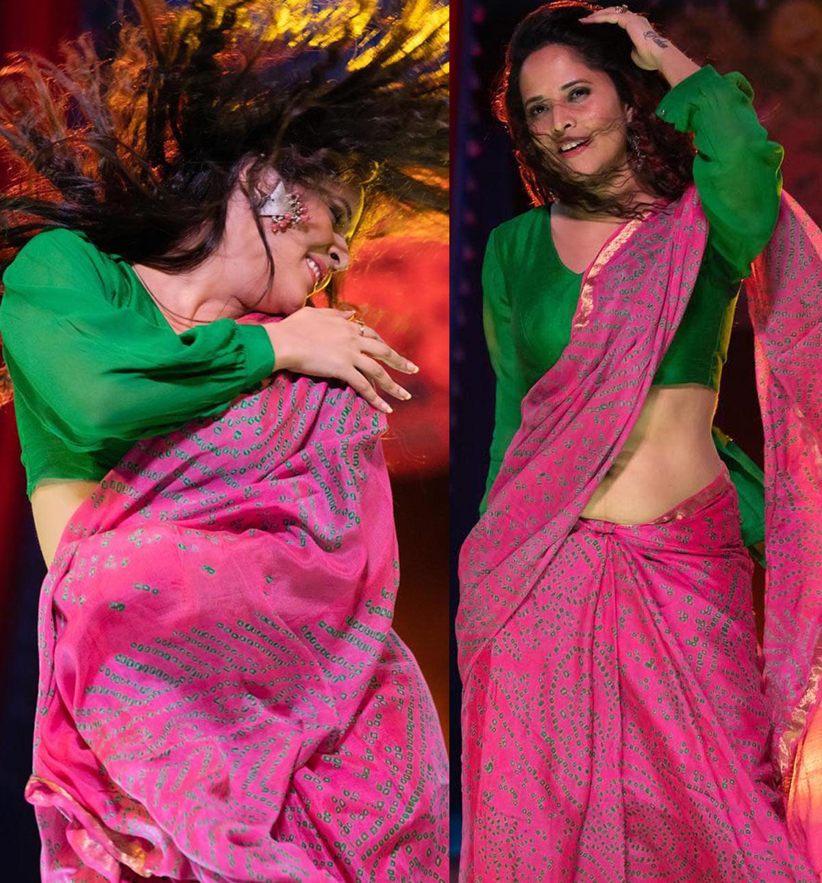 Beautiful Anchor Anasuya In Pink Saree