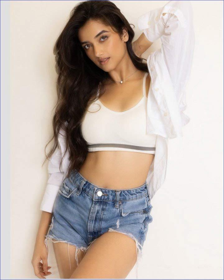 Bhagyashri Borse Glamour Look