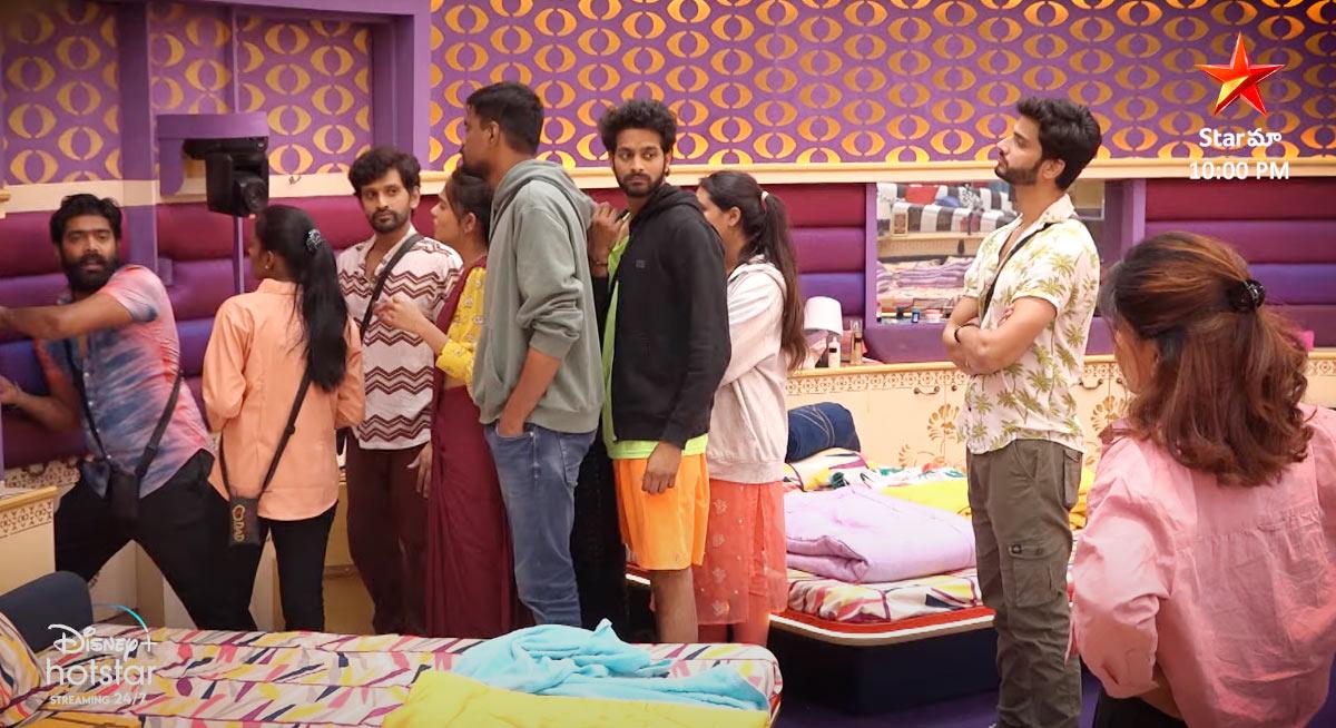 Bigg Boss 6: Inaya locked in bathroom