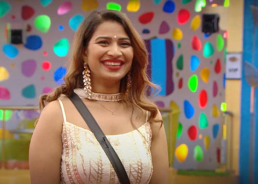 Bigg Boss 6: Nagarjuna asks to open secret room for Inaya