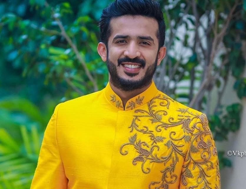 Bigg Boss Ravi Fans concern in front of Annapurna Studios