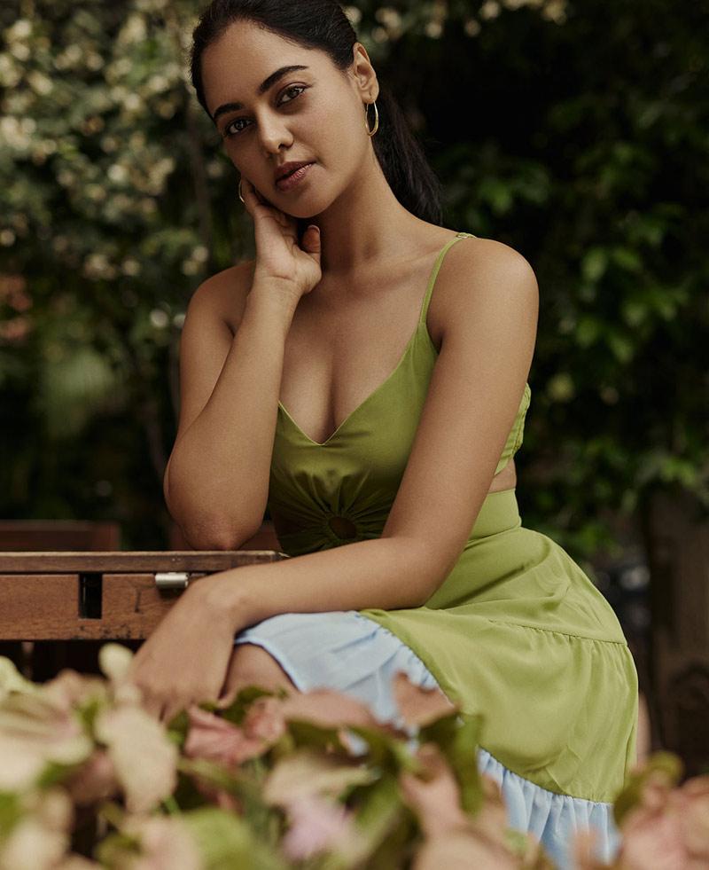 Bindu Madhavi Glamour Photoshoot goes viral