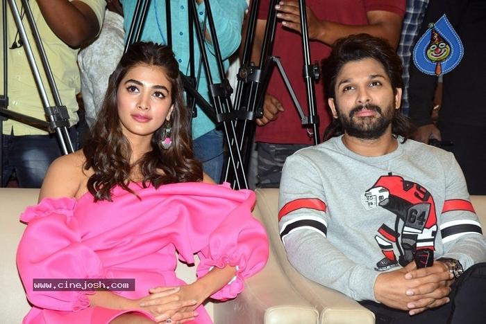 Bunny-Pooja Hegde Acts Next Movie!