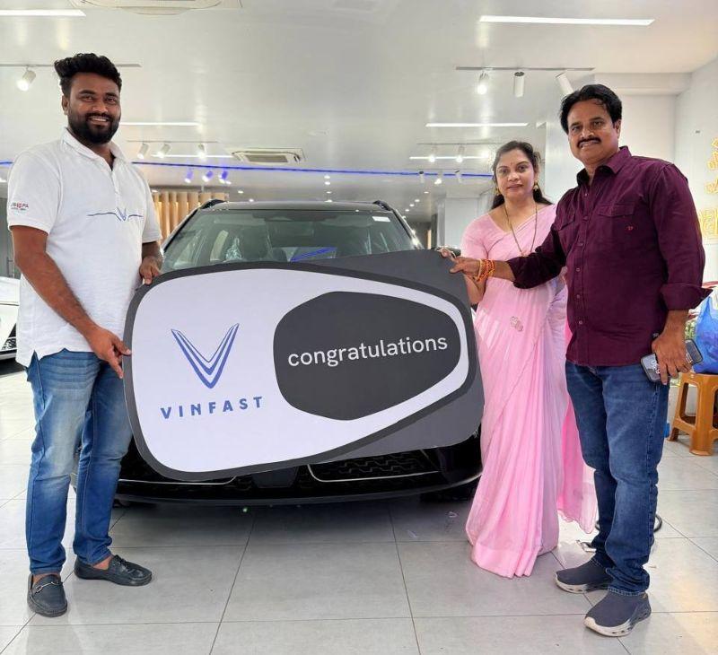 25-Lakh VinFast car breaks down