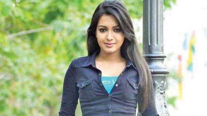 Catherine Tresa Wants Sarainodu
