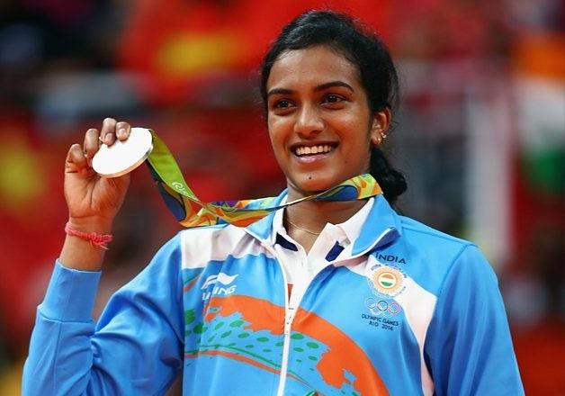 Celebrities shower praise on PV Sindhu