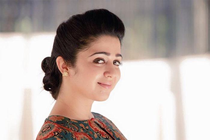 Charmi praises Samantha Oh Baby Movie