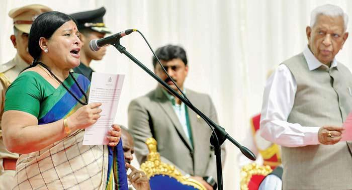 Chiranjeevi's heroine Jayamala is now Karnataka Minister