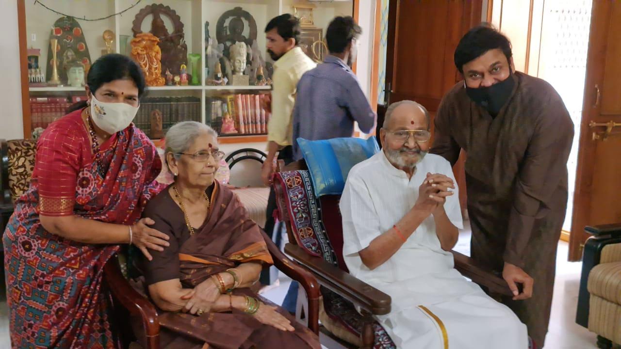 Chiranjeevi Visits K Viswanath