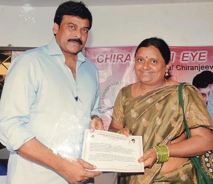 Chiru and Surekha video call to mega fan naga lakshmi