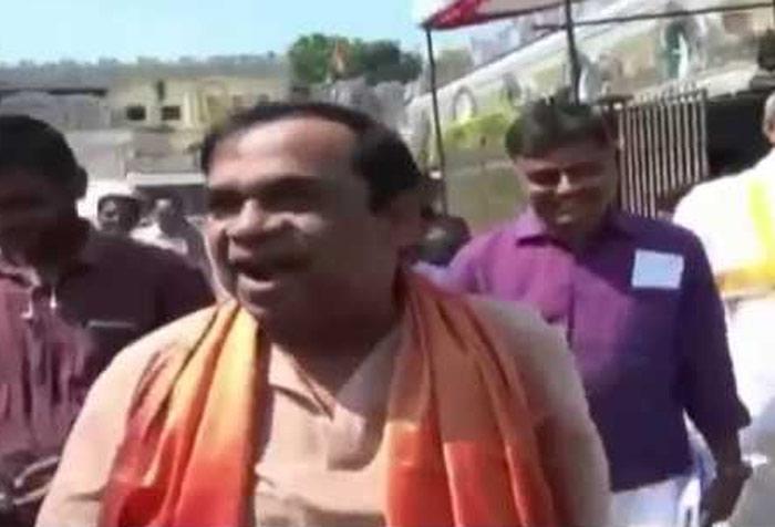 Comedian Brahmanandam Satires on Media at Tirumala