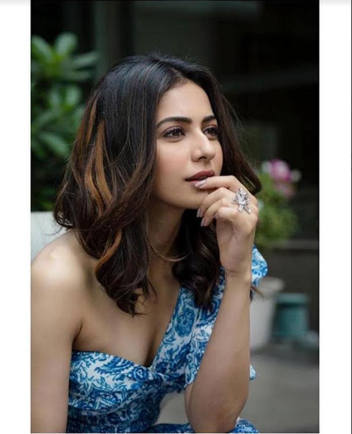 Comments on Rakul Preet Singh latest Photos