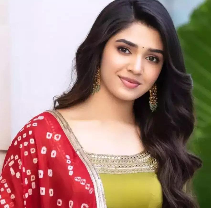 Cute beauty Kriti Shetty shocks Balakrishna