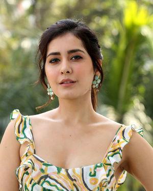 Do you know what Rashi khanna doing in lockdown..?