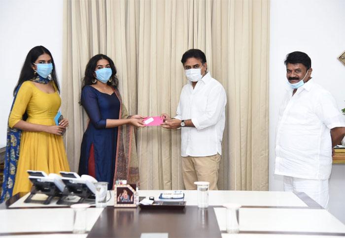 Dr. Rajasekhar daughters donate Rs 2 lakh to Telangana relief fund