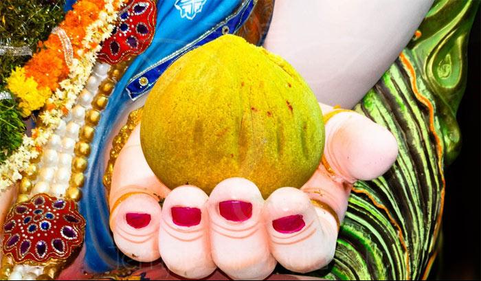Ganesh laddu theft in Yellandu