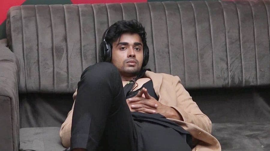 Gautham re-entered the Bigg Boss house 