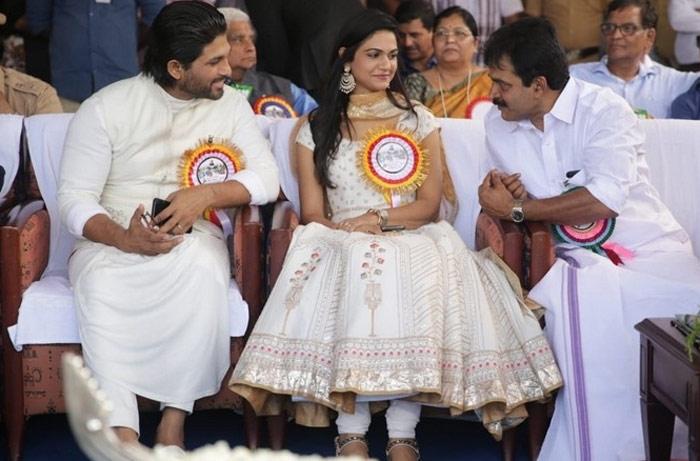 Grand Welcome to Allu Arjun at Kerala