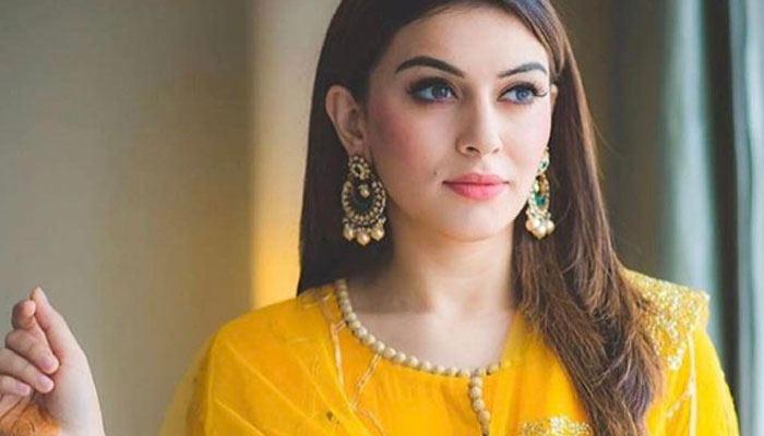 Hansika Counter on Hina Khan