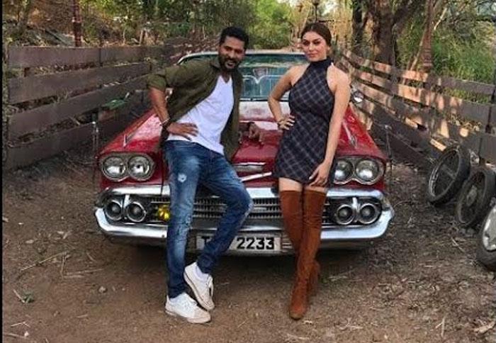 Hansika Waiting for Slim Look Sensation