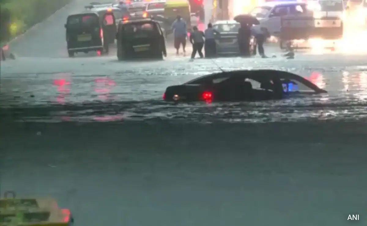 Heavy rains hit normal life in Delhi