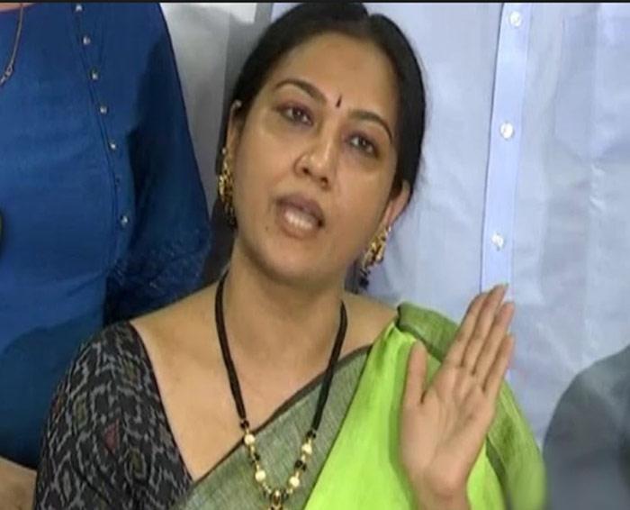 Hema Fires on Sri Reddy