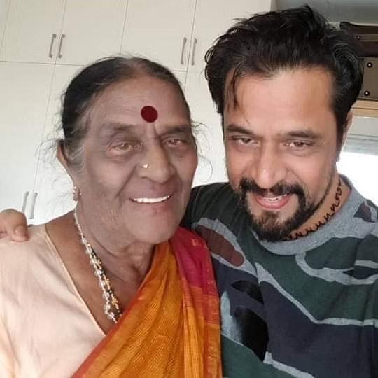 Hero Arjun mother passed away