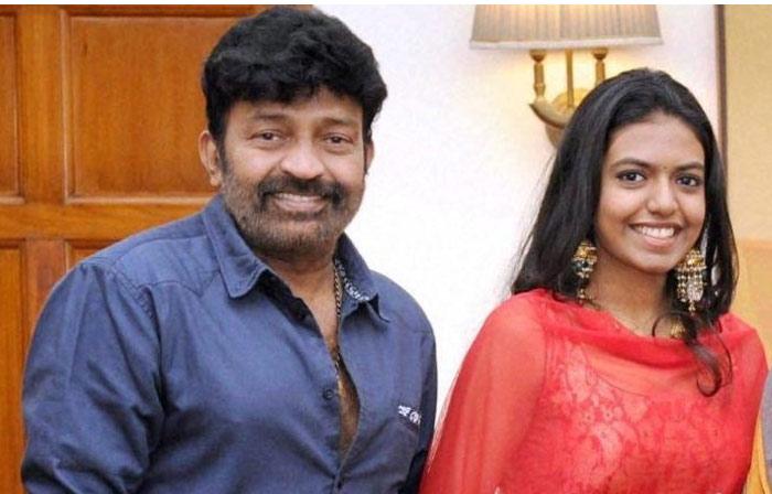 Hero Rajasekhar's Daughter met with Car Accident