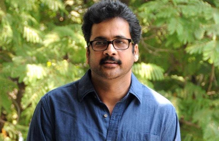 Hero shivaji donates 2 Lakhs to Film Industry 
