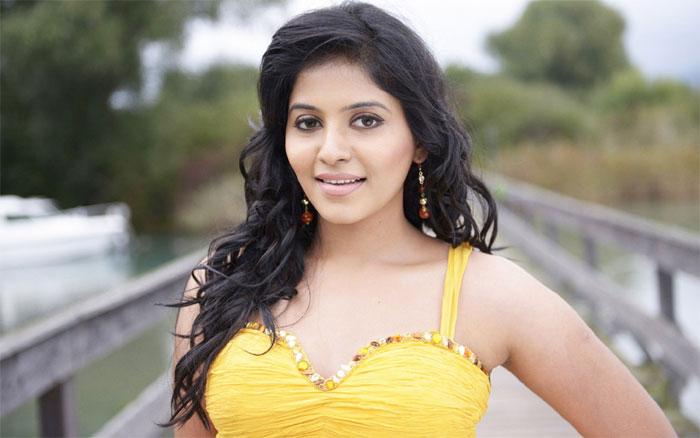 Heroine Anjali on kissing Scenes