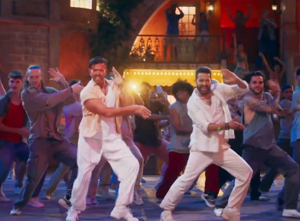 Hrithik Roshan-NTR Set the Dance Floor on Fire 