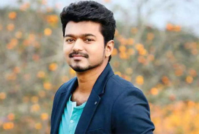 ilayathalapathy vijay donates 10 lakh to Telugu States