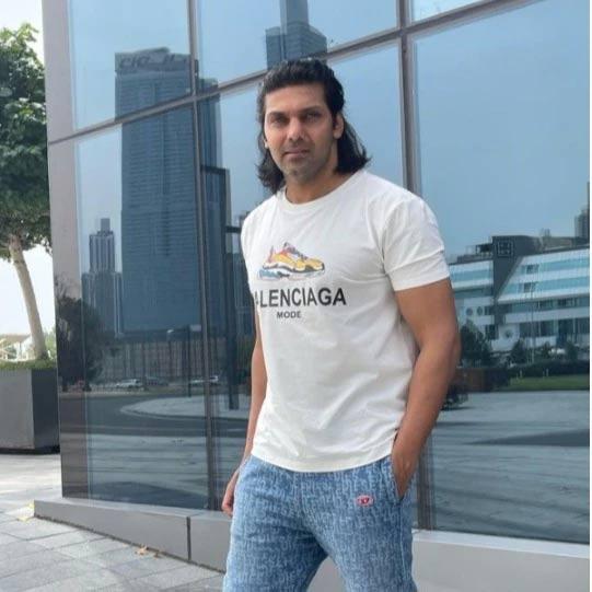IT raid at actor Arya residence