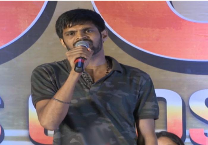 Jabardasth mahesh Happy with Rangasthalm Success