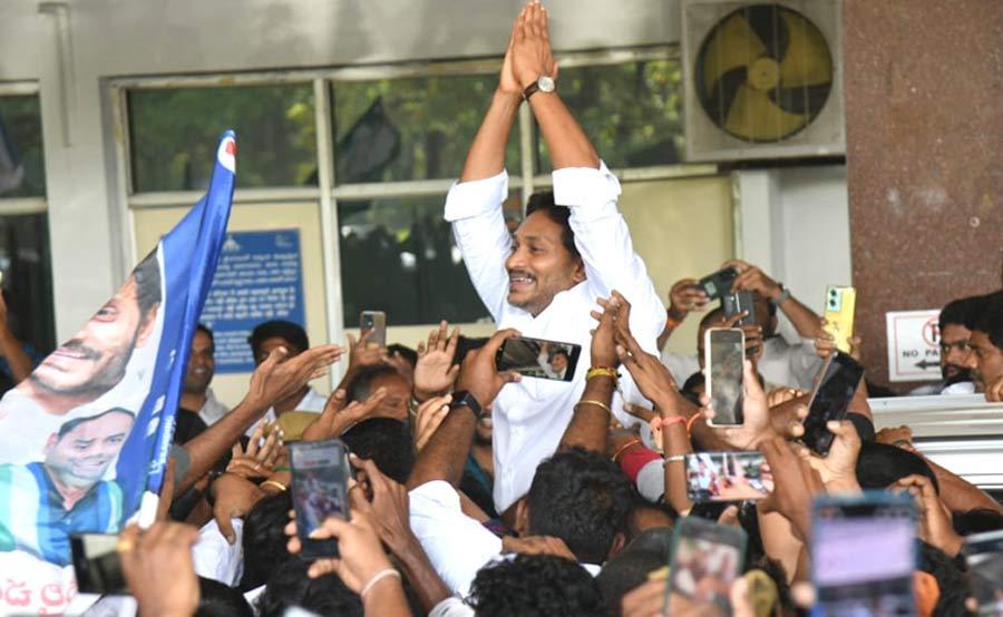 Jagan Fan Following In Hyderabad