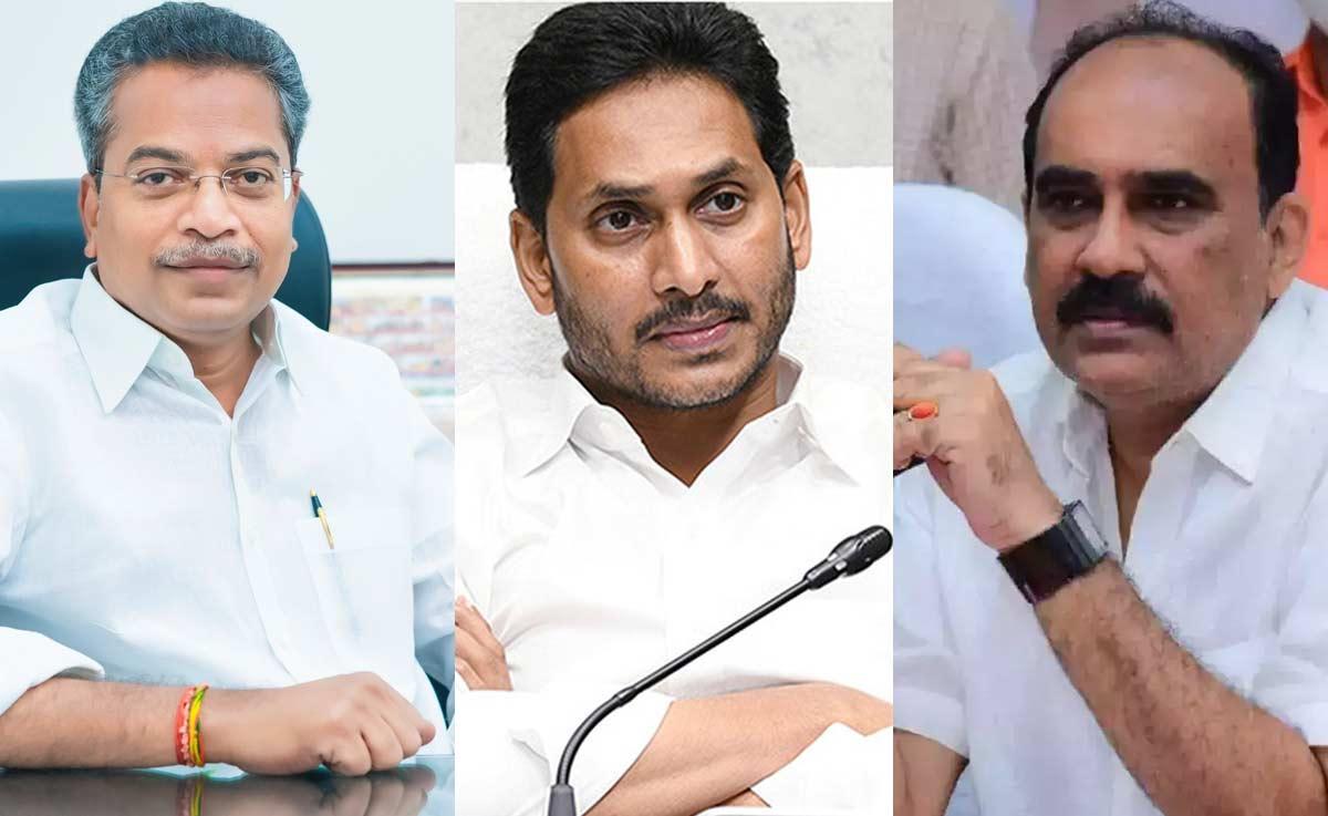 Jagananna got a headache with those three..