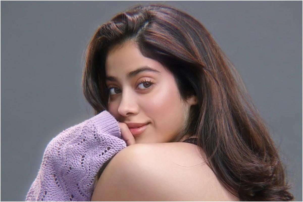 Janhvi Kapoor dances to Naaka Mukka with her Aksa gang