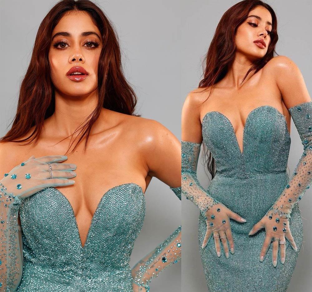 Janhvi Kapoor looks smoking hot and sensational 